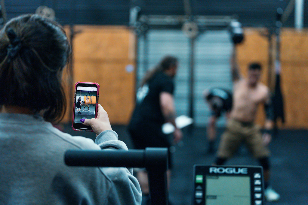 Le Fléau des Réseaux Sociaux dans l’Univers du Fitness et de la Remise en Forme